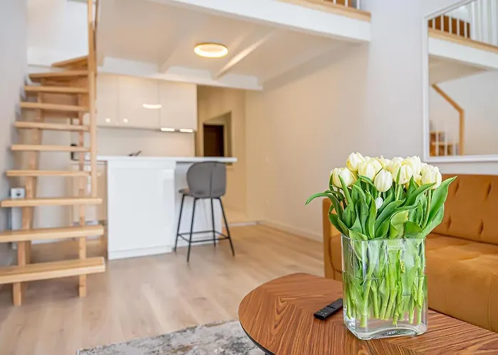 Modern Loft Apartment W/Free Parking No.3